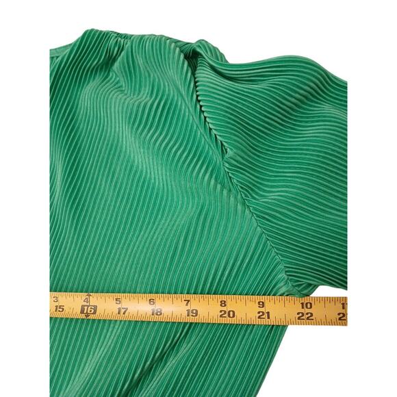 Zaful Women's Top Sz Medium Green Cropped Blouse Coverup Bell Sleeve Low V-neck - Picture 12 of 16